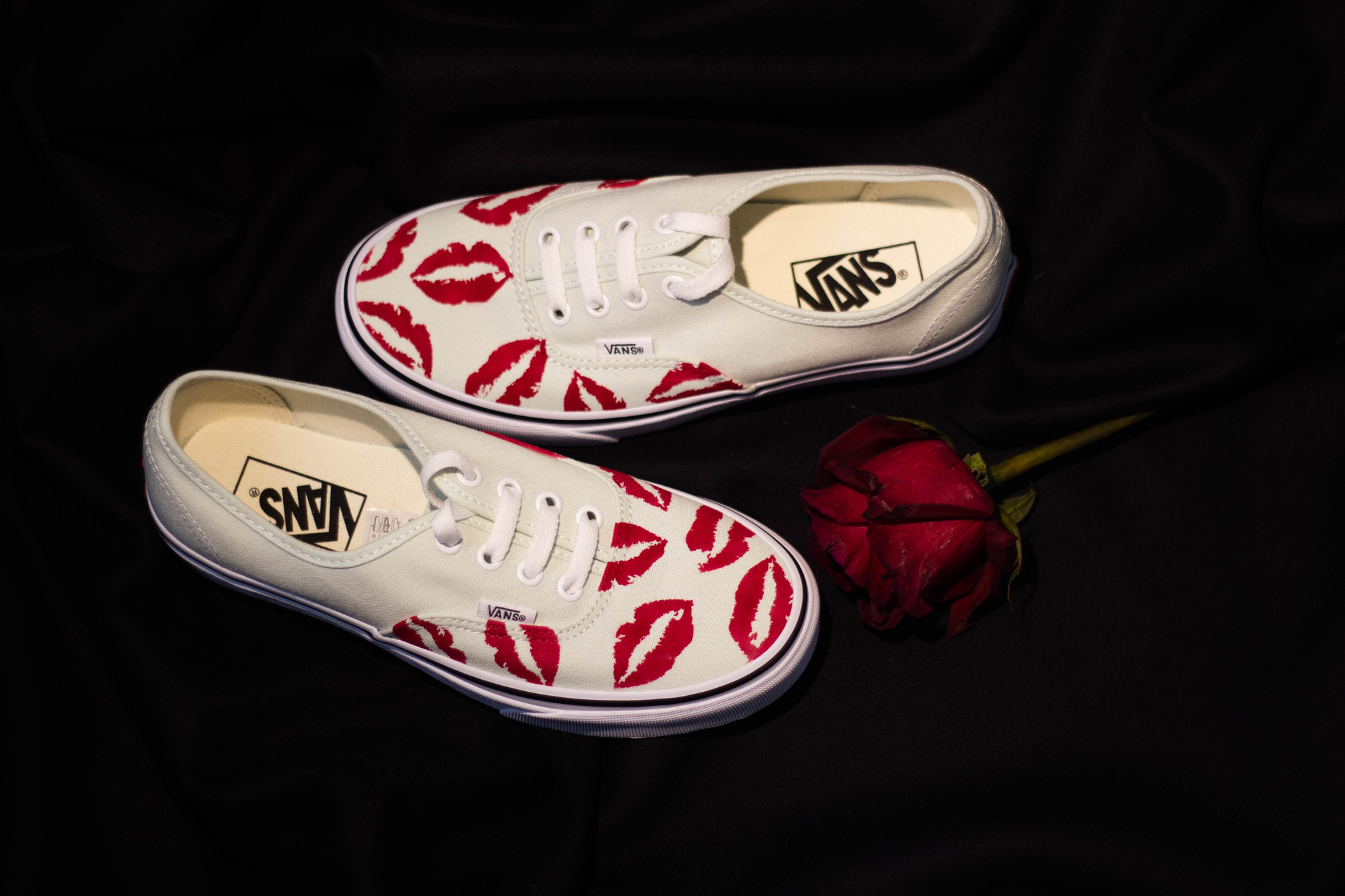"Kiss" Vans Authentic