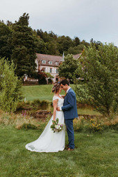 jenniferderek-la-brune-et-le-barbu-robe-de-mariage824708.jpeg