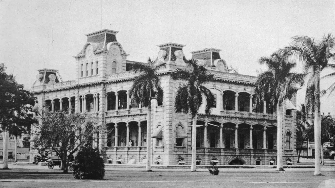 Iolani_Palace_ca._1922.webp