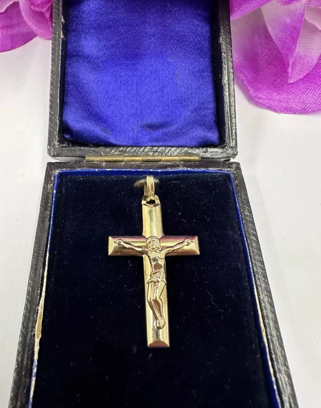 Lovely Crusifix Jesus Pendant Yellow Gold 9ct