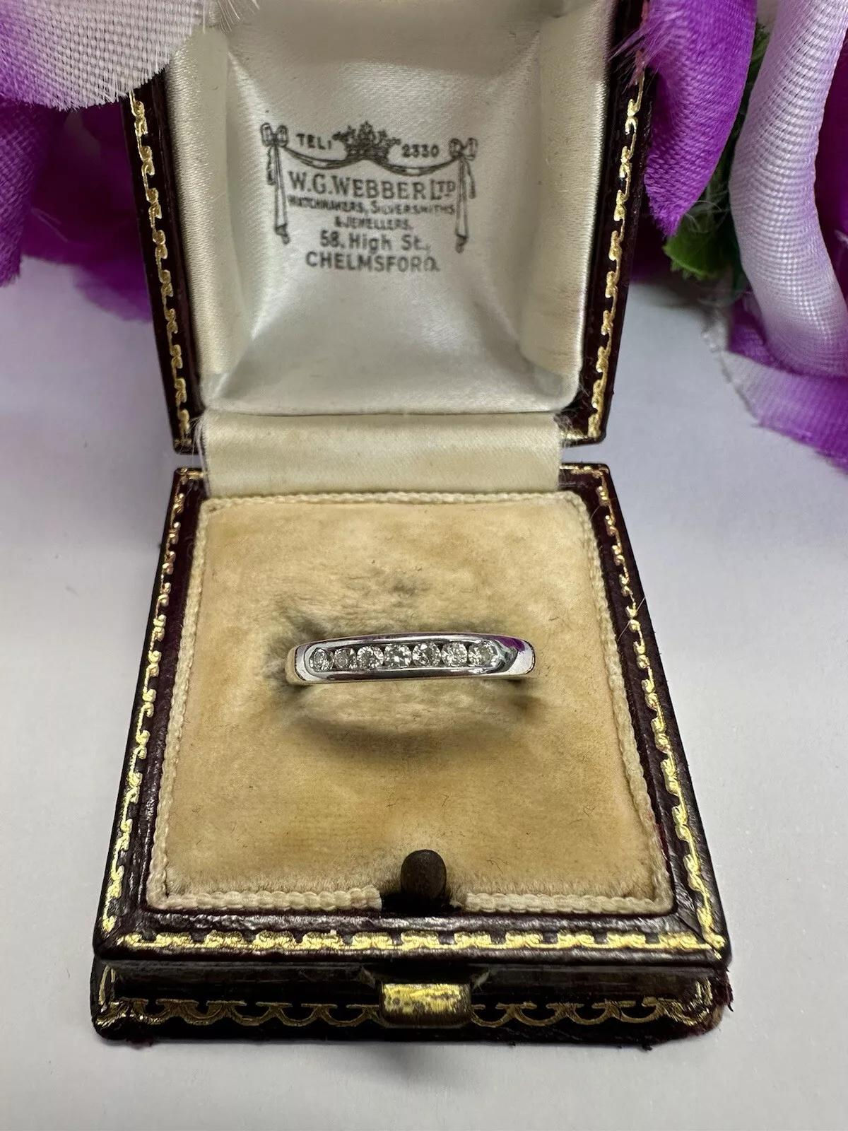 Pretty 18k 0.13ct White Gold Diamond Band