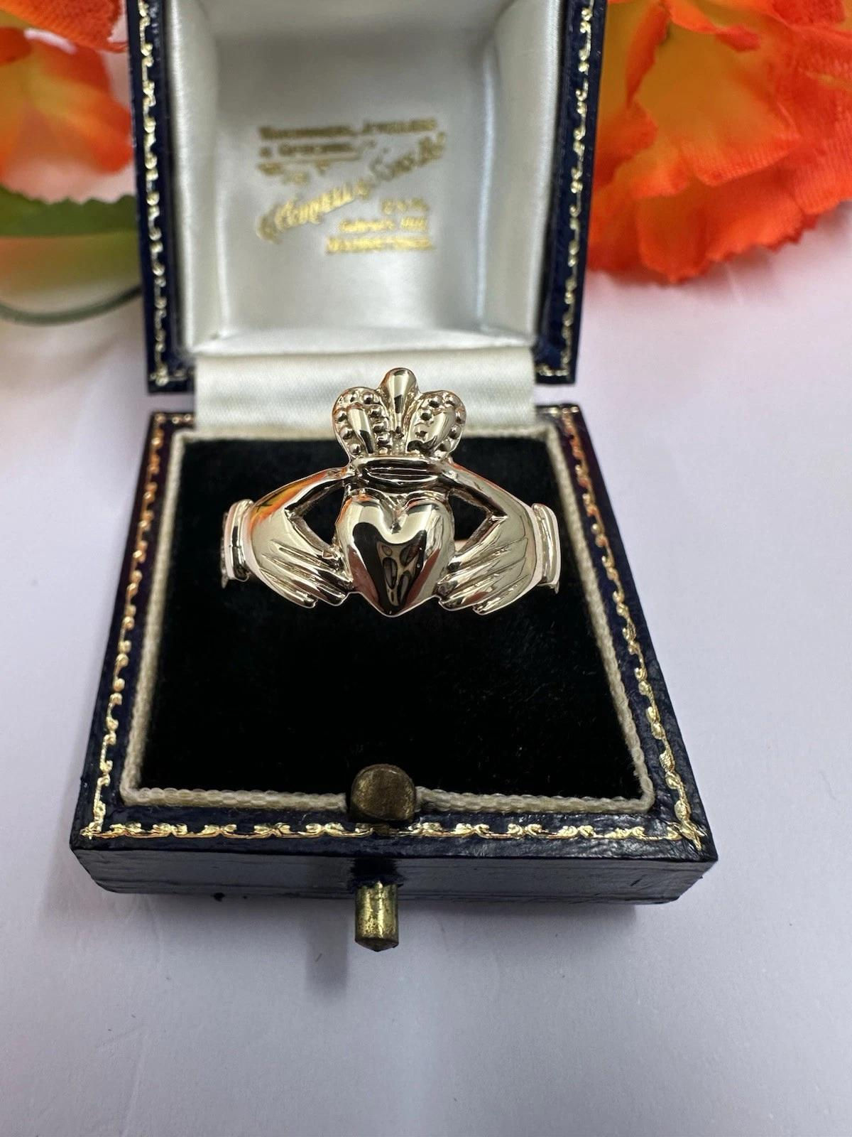 9ct claddagh ring Yellow Gold. Size T
