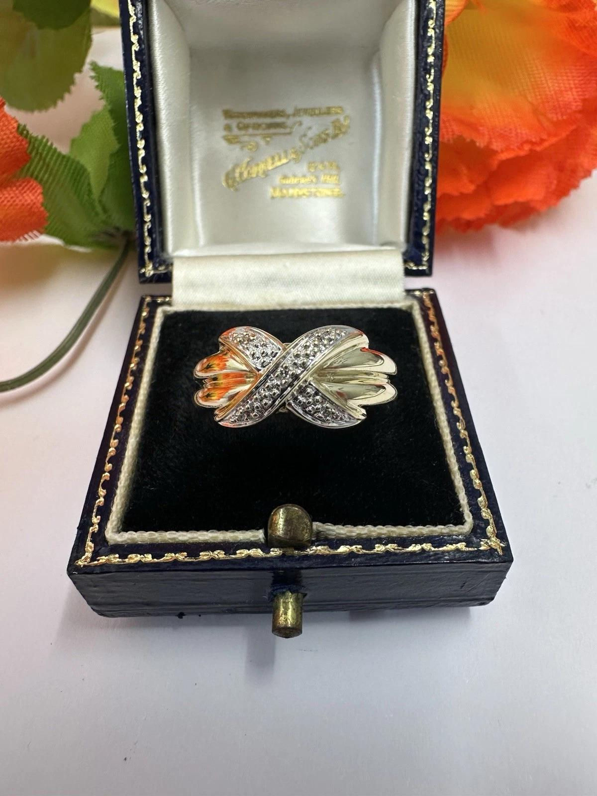 Pretty 9ct Diamond X Yellow Gold Ring