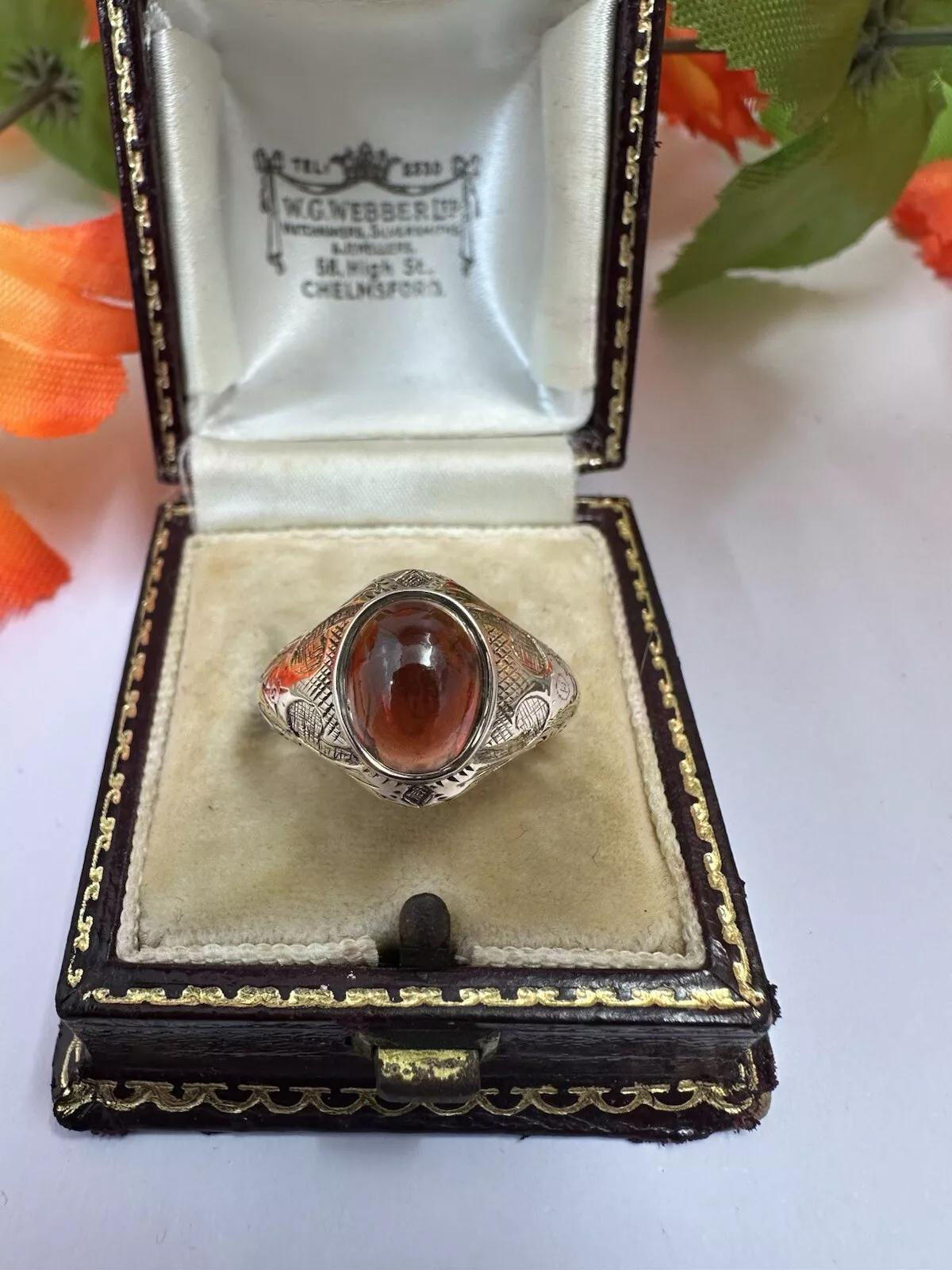 Vintage Cabachon Garnet 9ct Engraved/chases Shoulders