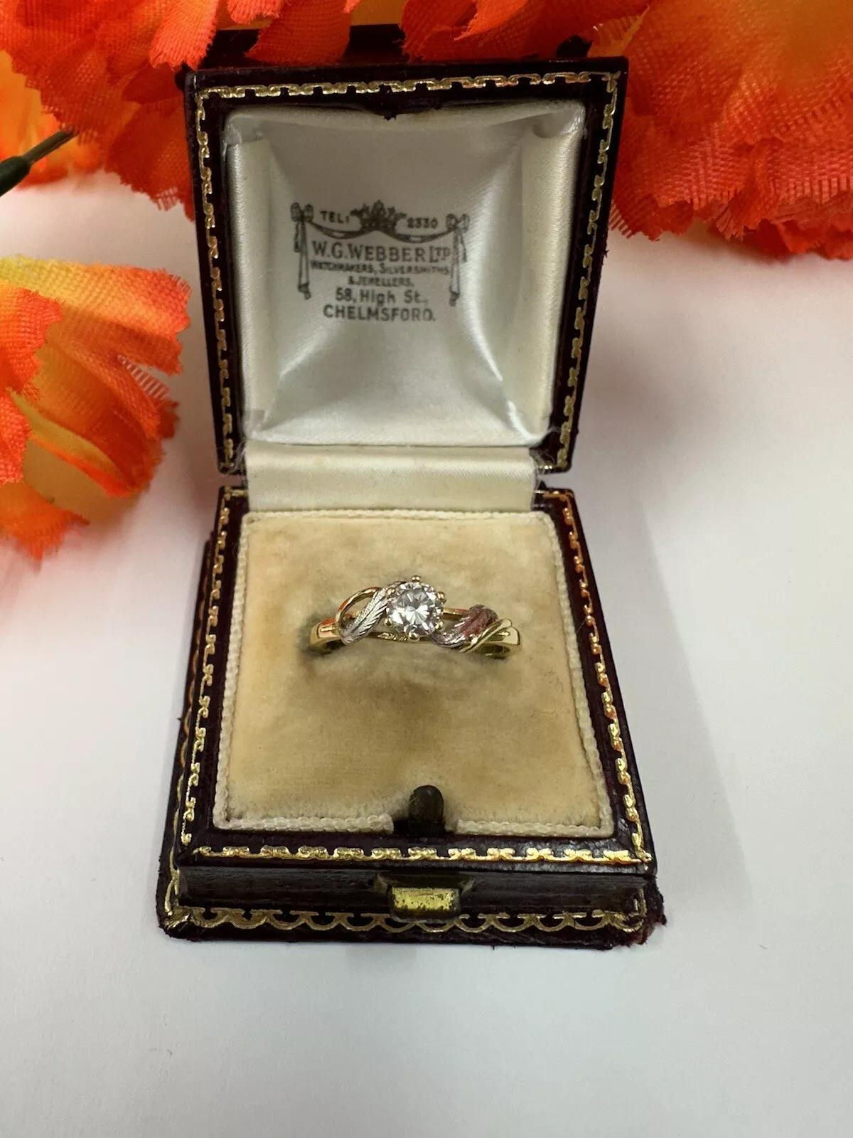 Stunning 18ct Yellow Gold Diamond Ring With 14ct White Gold Leaves
