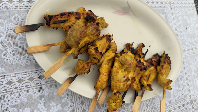 Saté met kokos en kurkuma