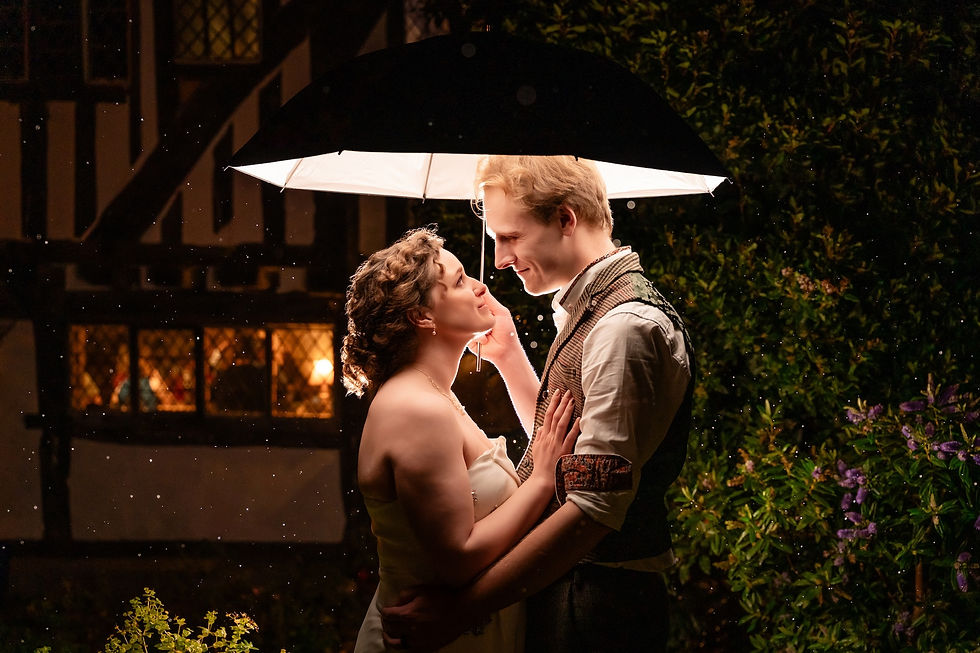 Pilgrims Rest Battle wedding photo couple in the rain with umbrella.