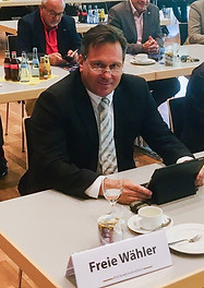 Bild_während_Kreisratssitzung-2_edited.jpg