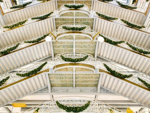 Conheça La Samaritaine, a histórica loja de departamentos que acompanha a evolução de Paris, e expressa, em sua arquitetura, o diálogo entre tradição e modernidade.