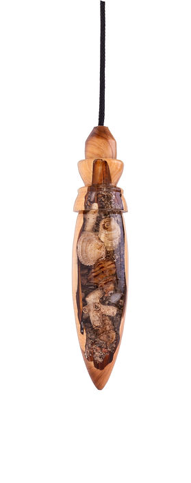 Péndulo personalizado en resina con ornamentaciones