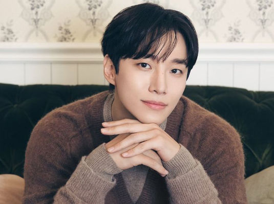 Lee Junho estrela novo k-drama da Netflix; “Cashero” estreia em dezembro.