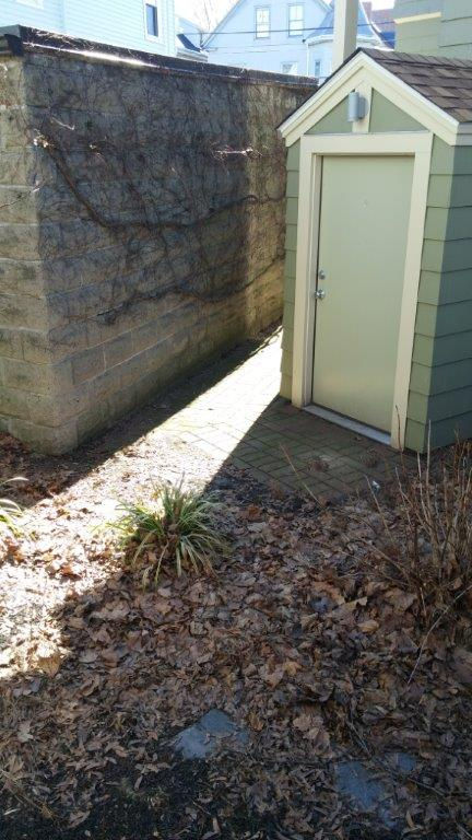 Yankee Cobble Vineyard Blend Paver Patio (before)
