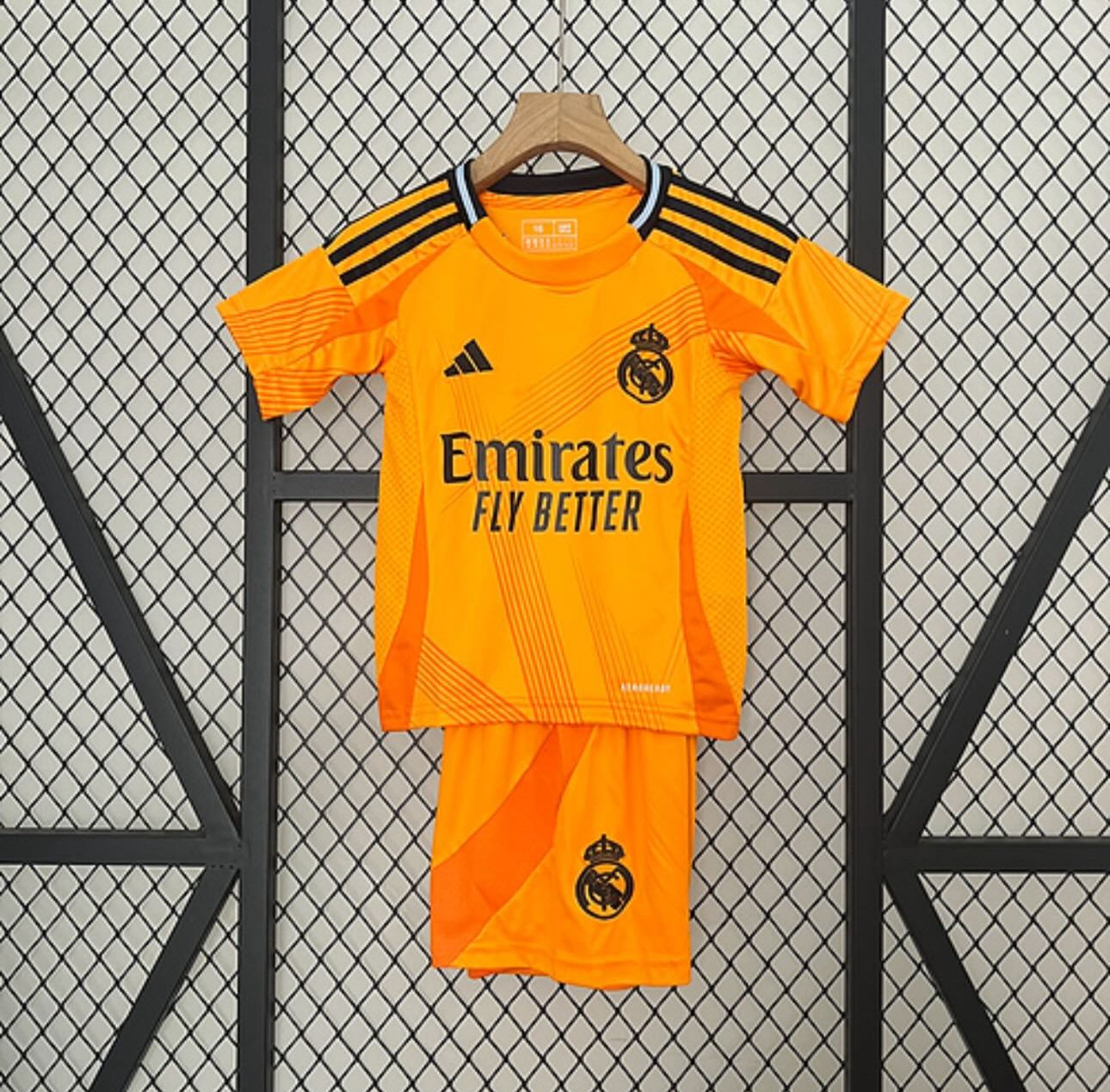 Conjunto Infantil Real Madrid Segunda Equipación