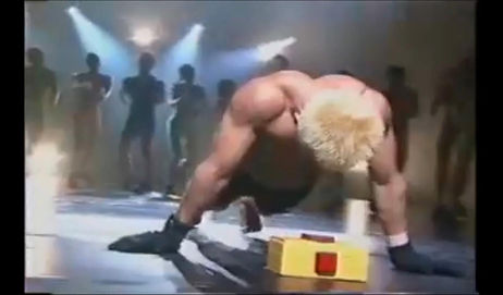 腕立て伏せだけで鍛えた体で細マッチョ女性&ムキムキ・ゴリマッチョに