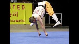 1本指(人差し指)逆立ちhandstand