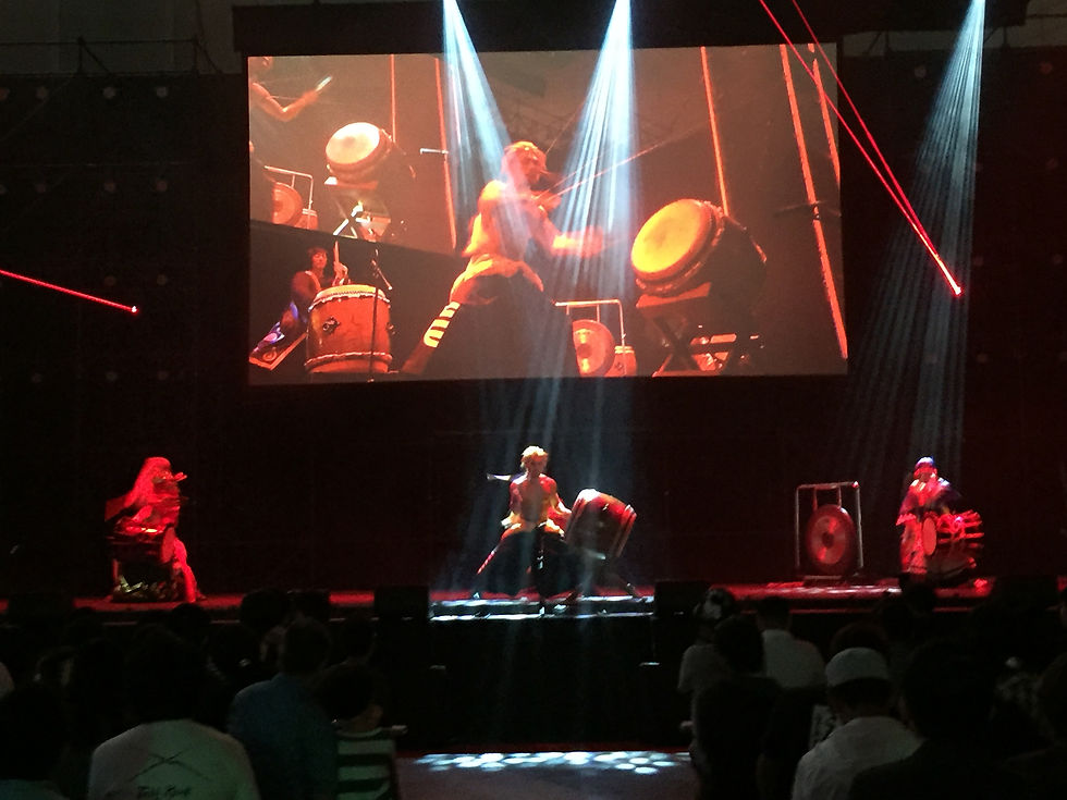 演目名:BAKUMATSU BATTLE BEAT ステージ:EXCITING STAGE 出演パフォーマー:和太鼓パフォーマンスチーム葉隠 キャラクター:坂本龍馬、近藤勇、土方歳三、沖田総司