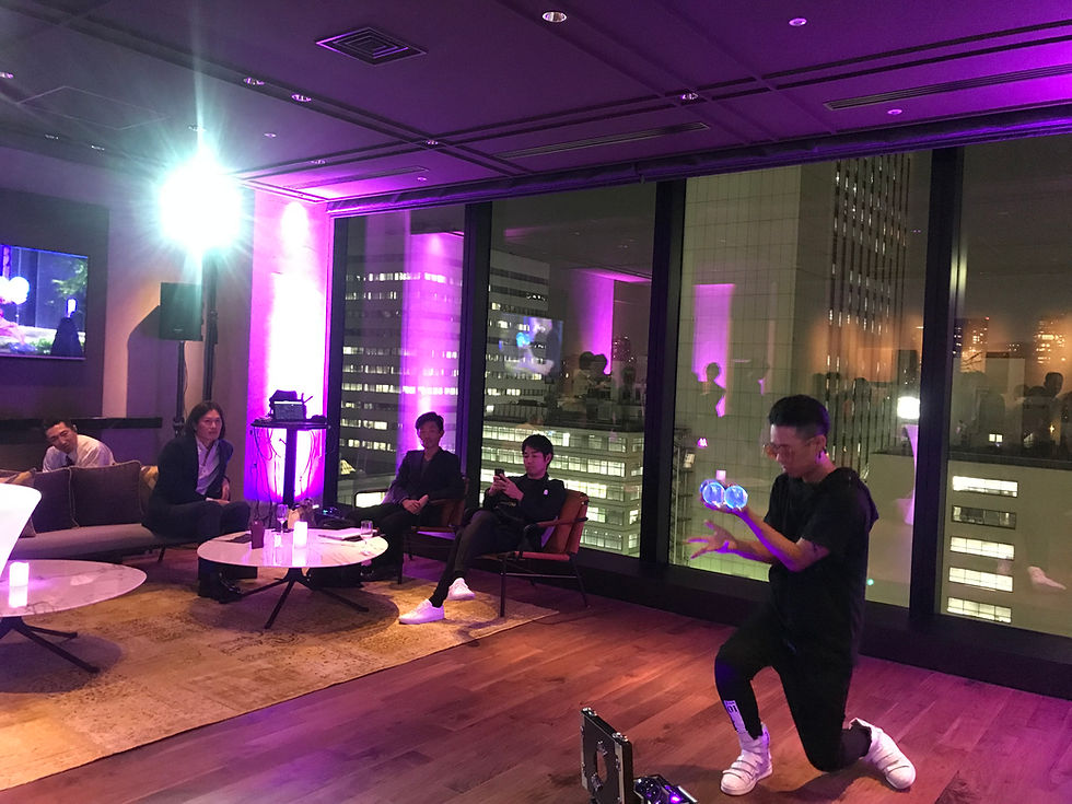 イベントのKEY COLORが(紫色)で、照明や映像演出で会場全体がパープルに包まれていました。メディア関係者、ホテル関係者、インフルエンサーなど多彩なゲストが400名程来場。 テーマが、「Pullmanで堪能する、モダンな融合体験」