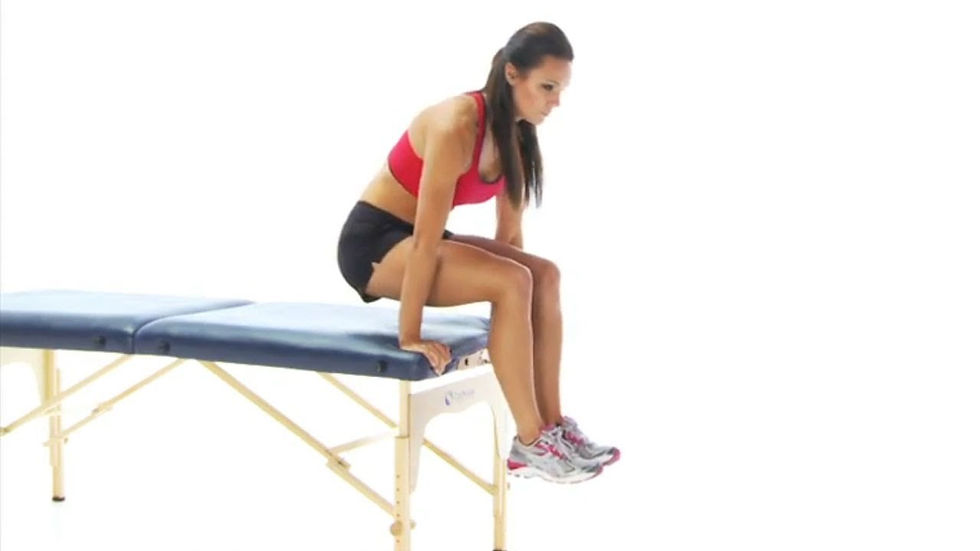 ⭐Seated Push-Up Test (Brockport) 座った状態で腕立て伏せ— 腕を伸ばして椅子から体を起こし、この位置をできるだけ長く保ちます。 着座腕立て伏せテスト (ブロックポート) 着座腕立て伏せテストは、ブロックポートのフィットネス テスト バッテリーの一部であり、参加者は腕を伸ばして椅子から体を起こし、この姿勢を最大 20 秒間保持する必要があります。