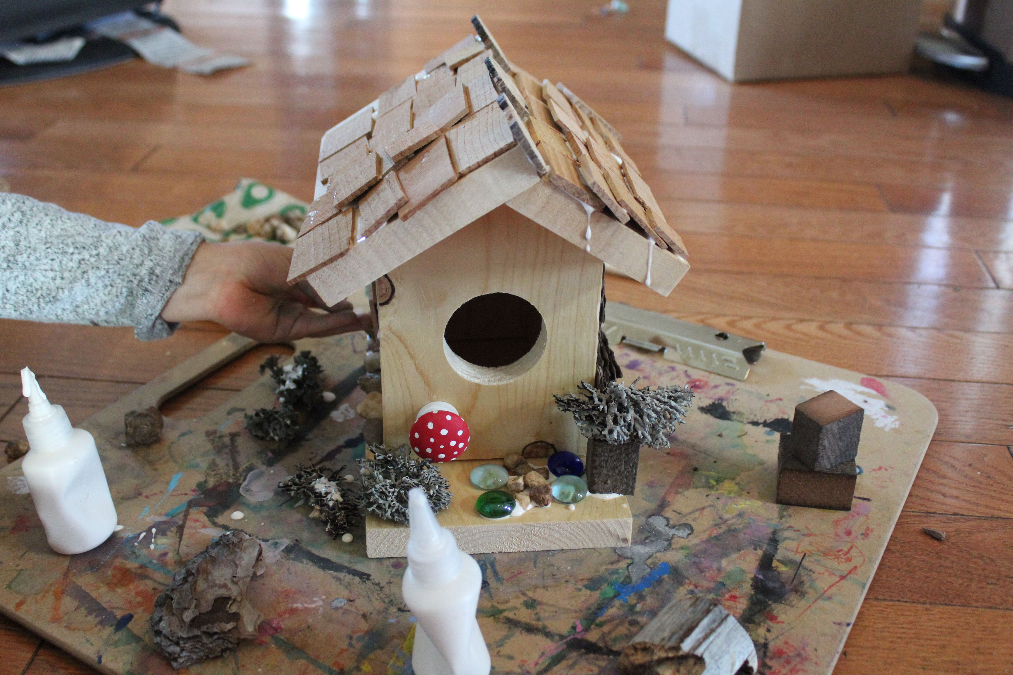 Do-it-Yourself Children's Birdhouse