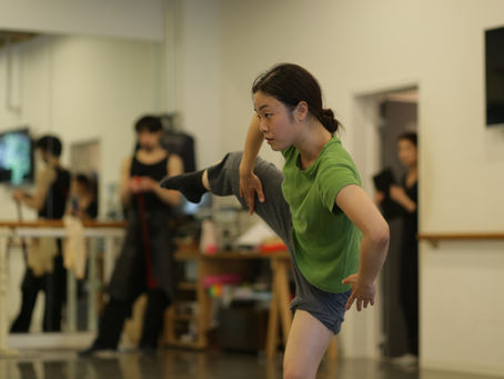 Dancer/ 有光藍