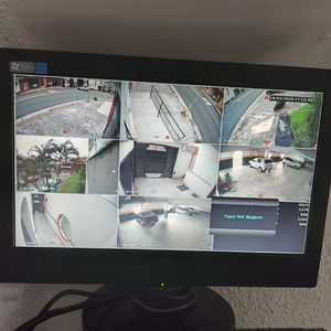 As fotos mostram nossas soluções em segurança eletrônica, com câmeras, alarmes e controle de acesso para proteger sua residência ou empresa com eficiência.