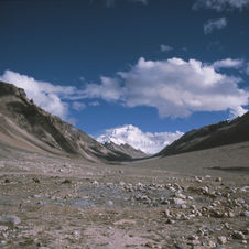 5 la valle con lo sfondo l'Everest.jpg