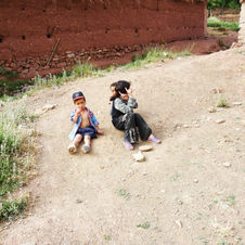 008 - Bambine dell' Ait Bouguemez Valley.JPG