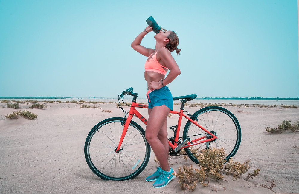 Mulher com a bicicleta