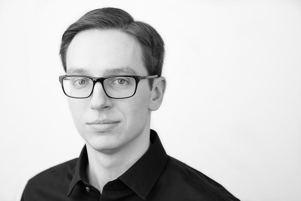 Modern-black-and-white-business-headshots-for-NYC-startup-Celsius-Network-6.jpg