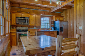 cabin1-5-dining.jpeg