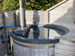 Warwickshire glamping with hot tub