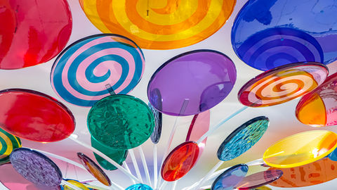 Building in downtown Manhattan reflecting other buildings.