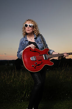7T6A0472. AP w shades and Big Red. kiss.jpg