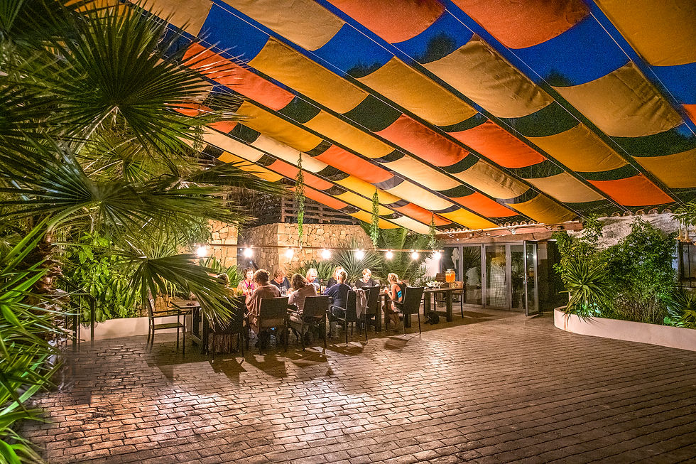 Courtyard_dinnerspace.jpg