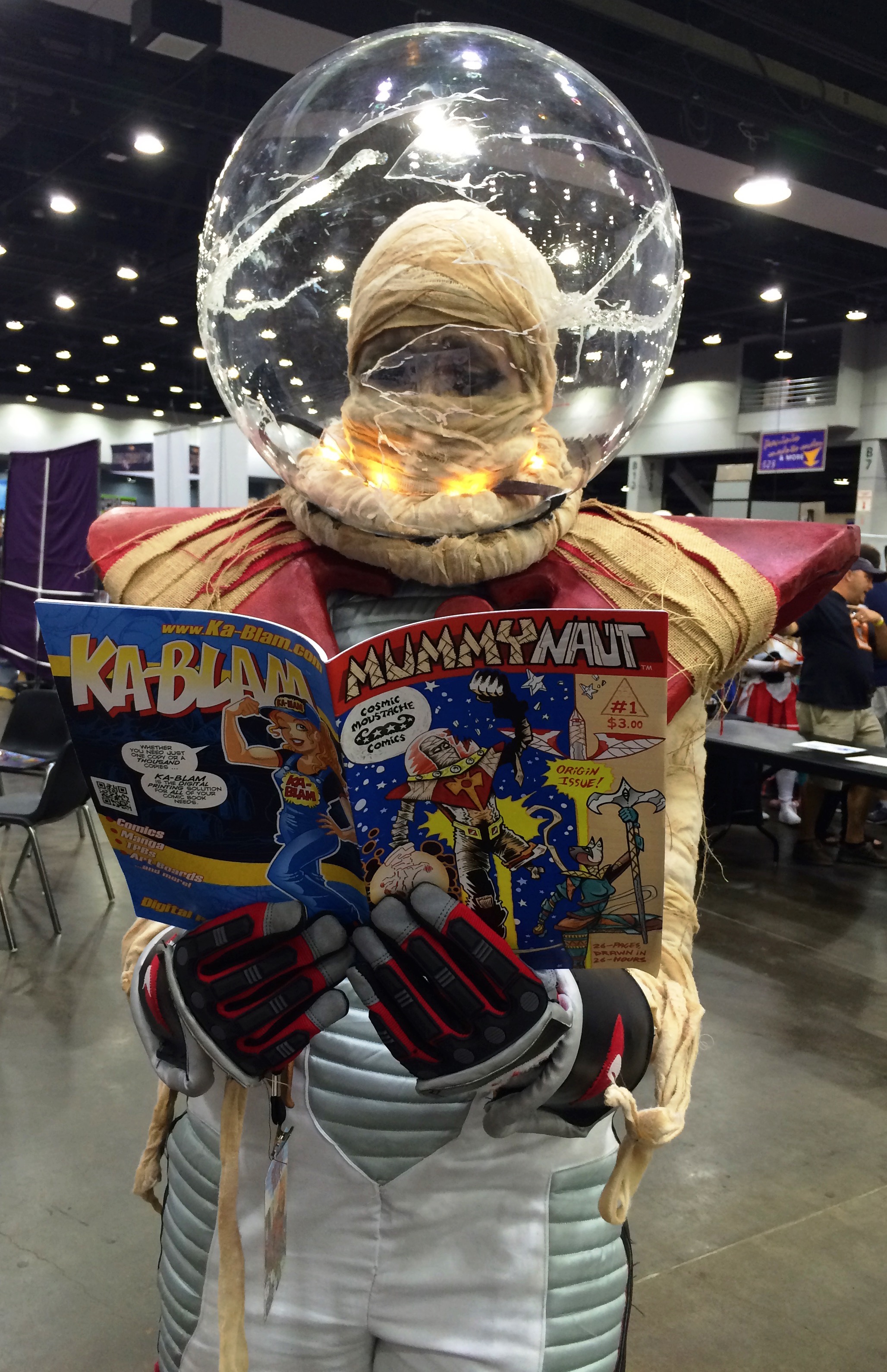 Mummynaut reads Mummynaut!