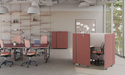 Brainy Red with Utila & Xilium Chairs