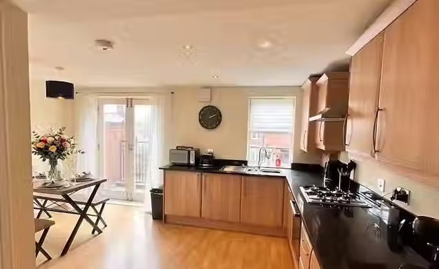 one month flexible mid term rental in derb
