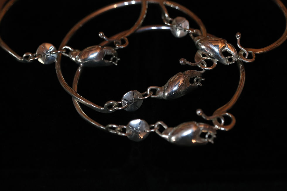 Thumbnail: Small claw bracelet