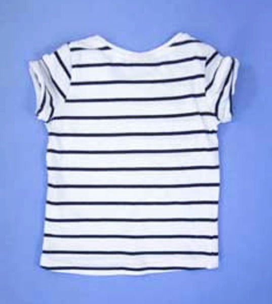 Thumbnail: T-shirt with round neck.
