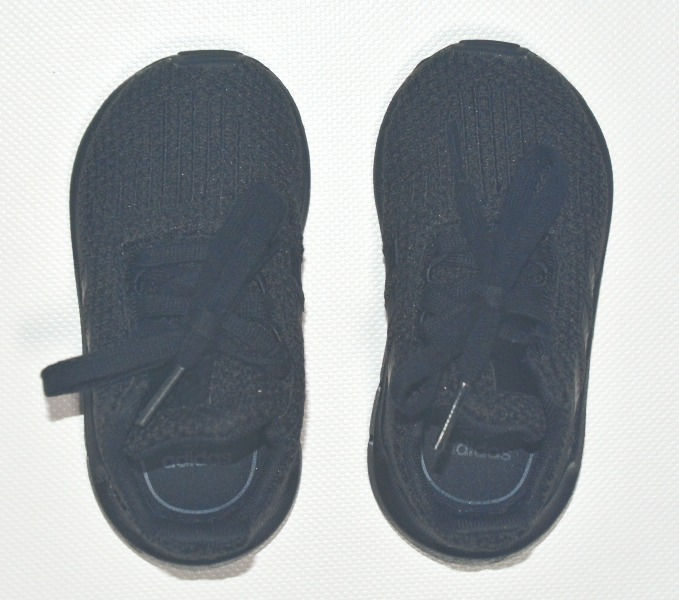 Thumbnail: Lace fastening.