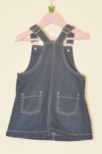 Thumbnail: 1 patch pocket on front, 2 on back.2 stud fastening on each side at hips.