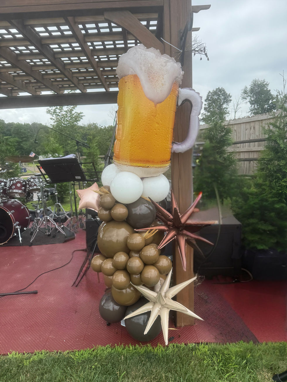 Beer mug balloon column for a holiday party