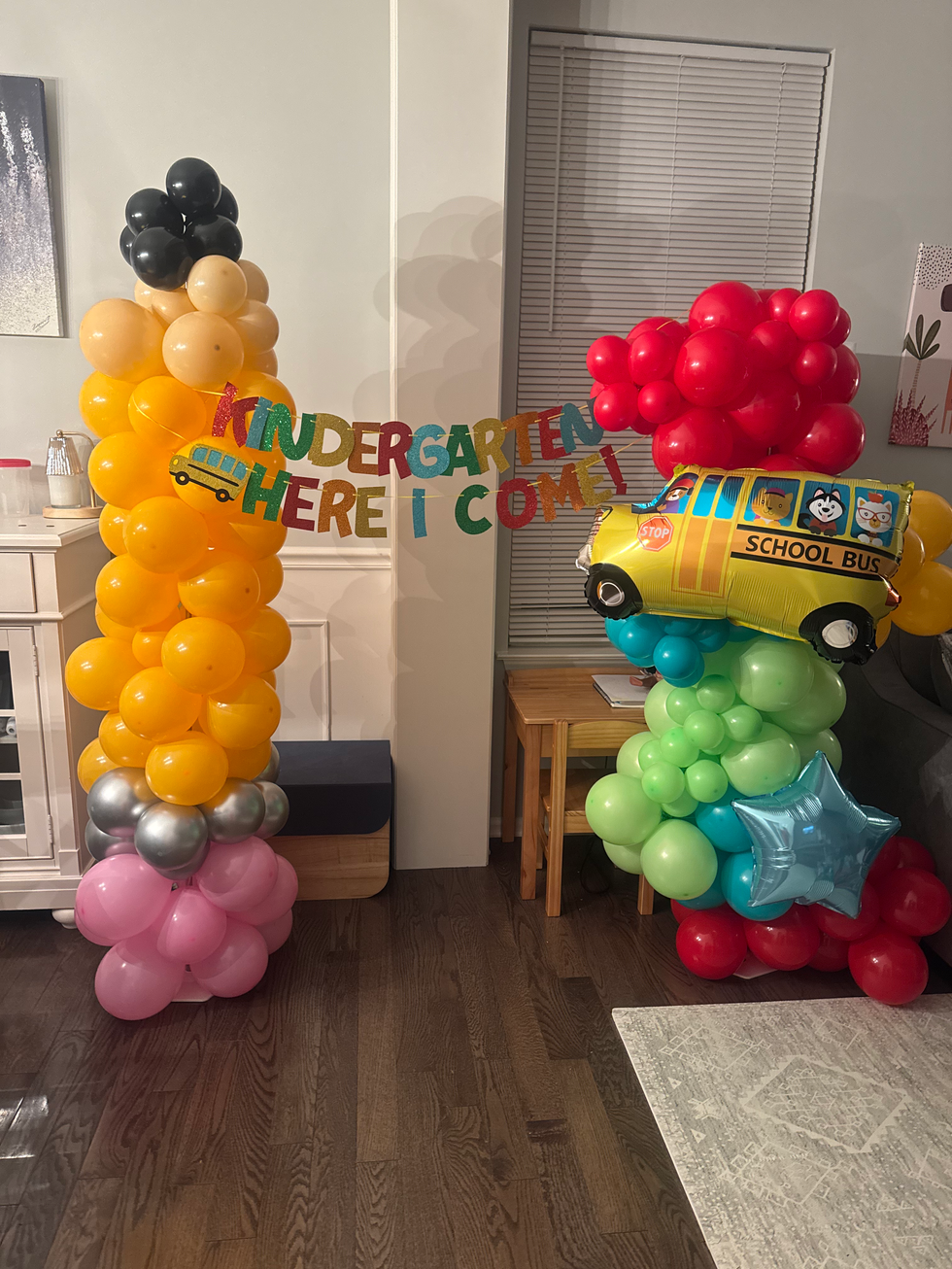 Balloon pencil, school bus, 'KINDERGARTEN HERE I COME!' banner
