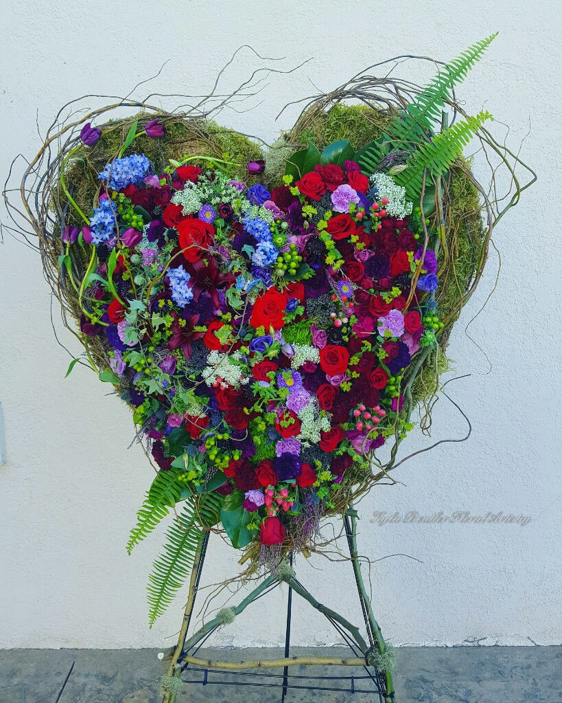 Heart easel spray