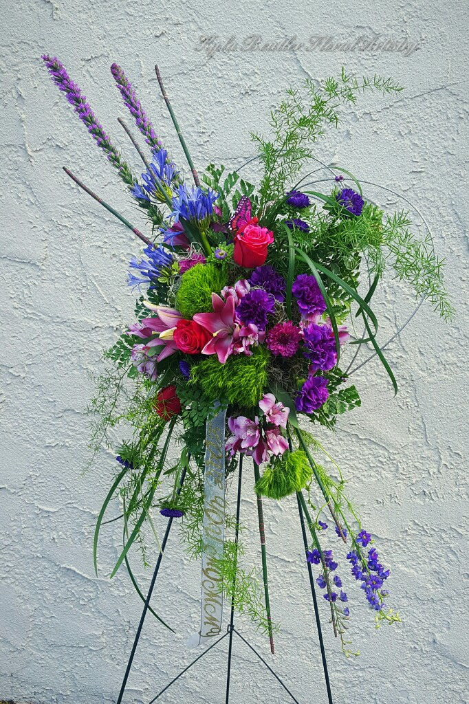 Mixed standing easel spray