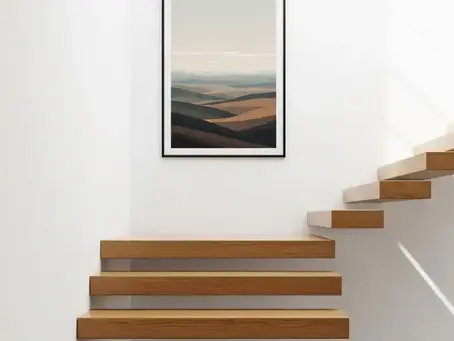 Những mẫu tranh treo cầu thang hợp tuổi, hút vượng khí