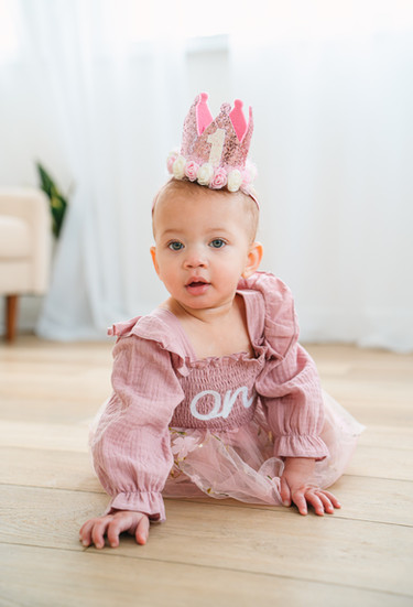 A 1st birthday shoot at Amita Studio in Gahanna, Ohio