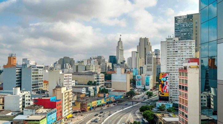 entretenimento uma vista aérea de uma cidade com muitos edifícios. IBIS STYLES SP CENTRO