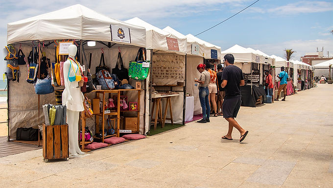 Feira de Artesanato segue  na Praia dos Cavaleiros com opções de presentes para o Natal