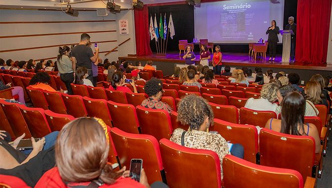Seminário 'Agosto Lilás' é marcado por reflexões